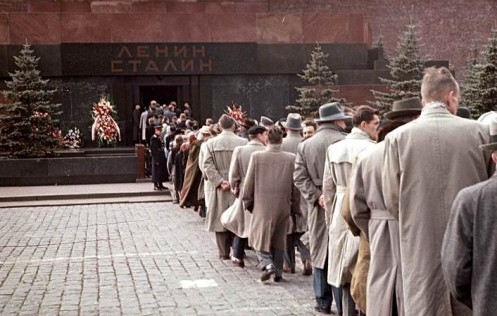 9 марта 1953 года на Мавзолее появилась двойная надпись: «Ленин. Сталин»