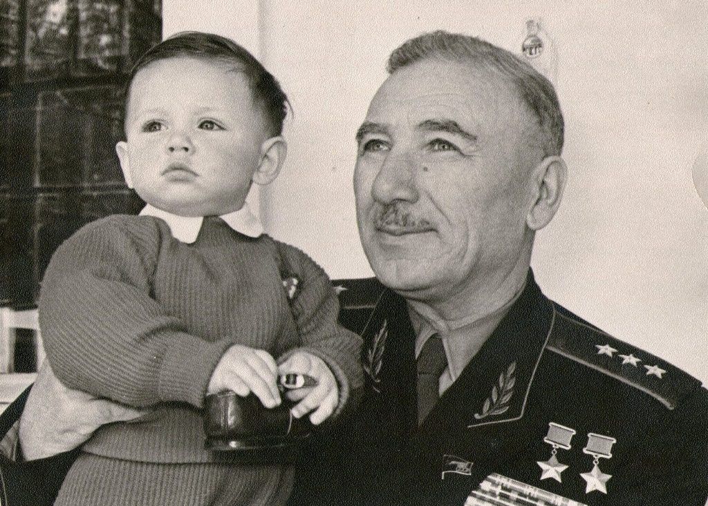 Исса Плиев с внуком Борисом