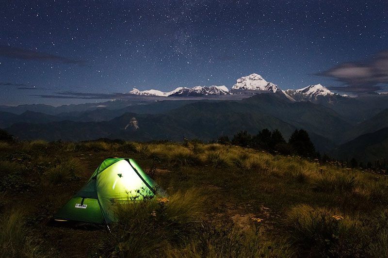 Непал. Ночёвка на Пун Хил. Вдали виднеется восьмитысячник Дхаулагири