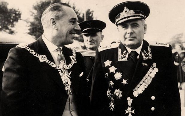 Адмирал Арсений Головко (справа) с лордом-мэром Лондона
