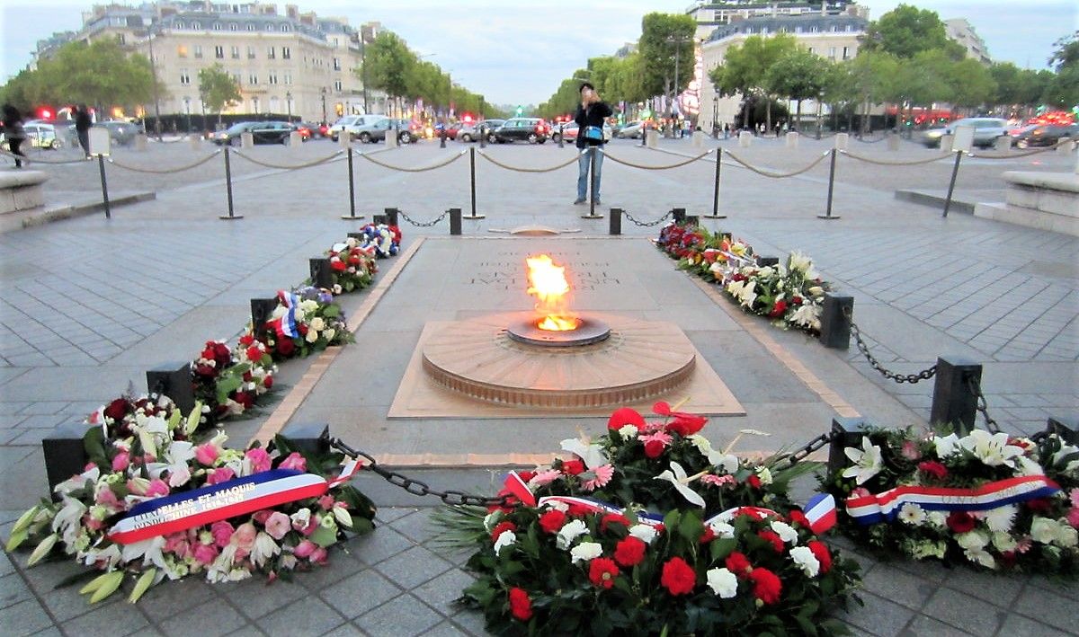 11 ноября 1920 года в Париже впервые в мире запылал Вечный огонь 