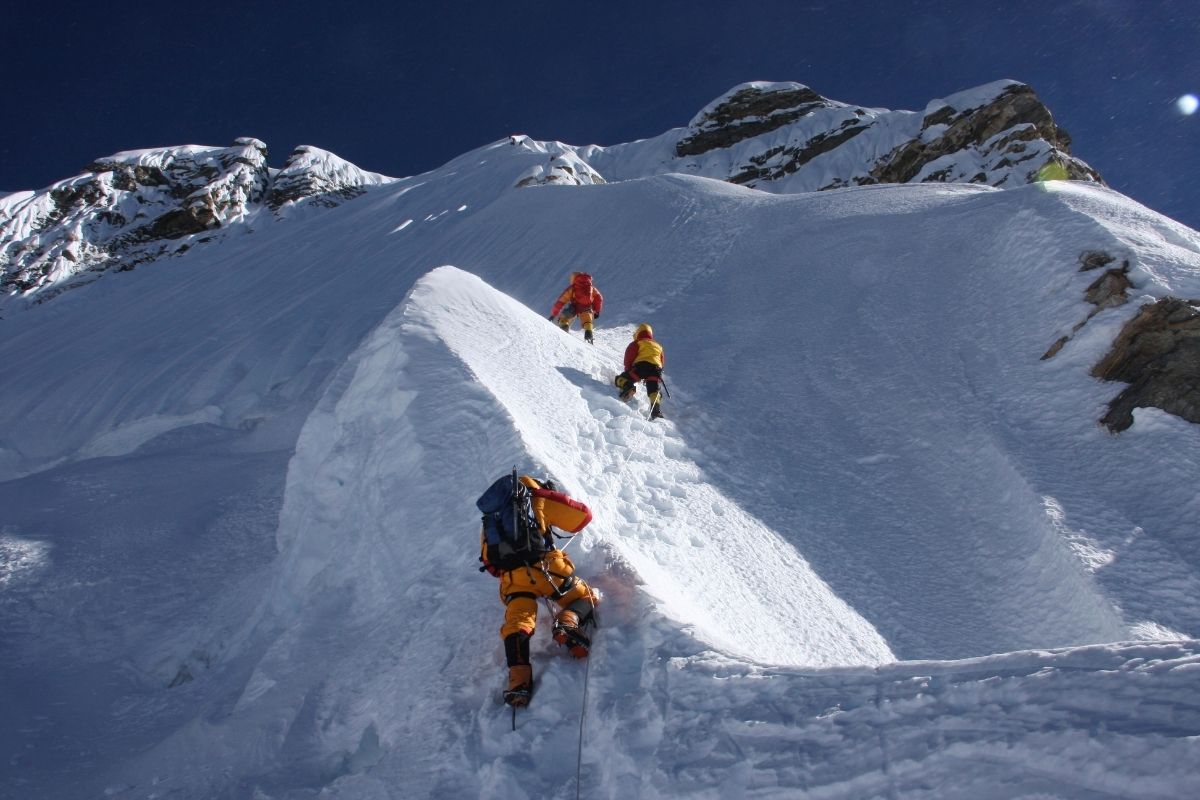 Эверест вновь станет ближе. Власти Непала откроют горные маршруты в следующем году