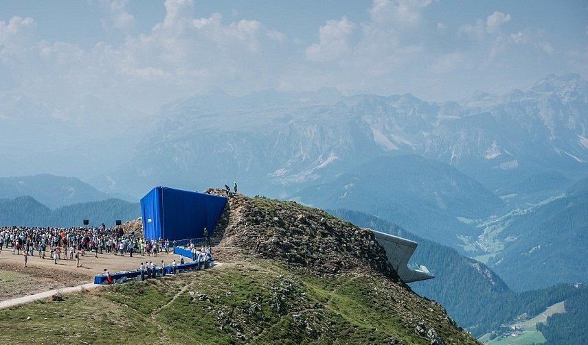 Культура на высоте: альпинист Райнхольд Месснер открыл очередной музей в горах