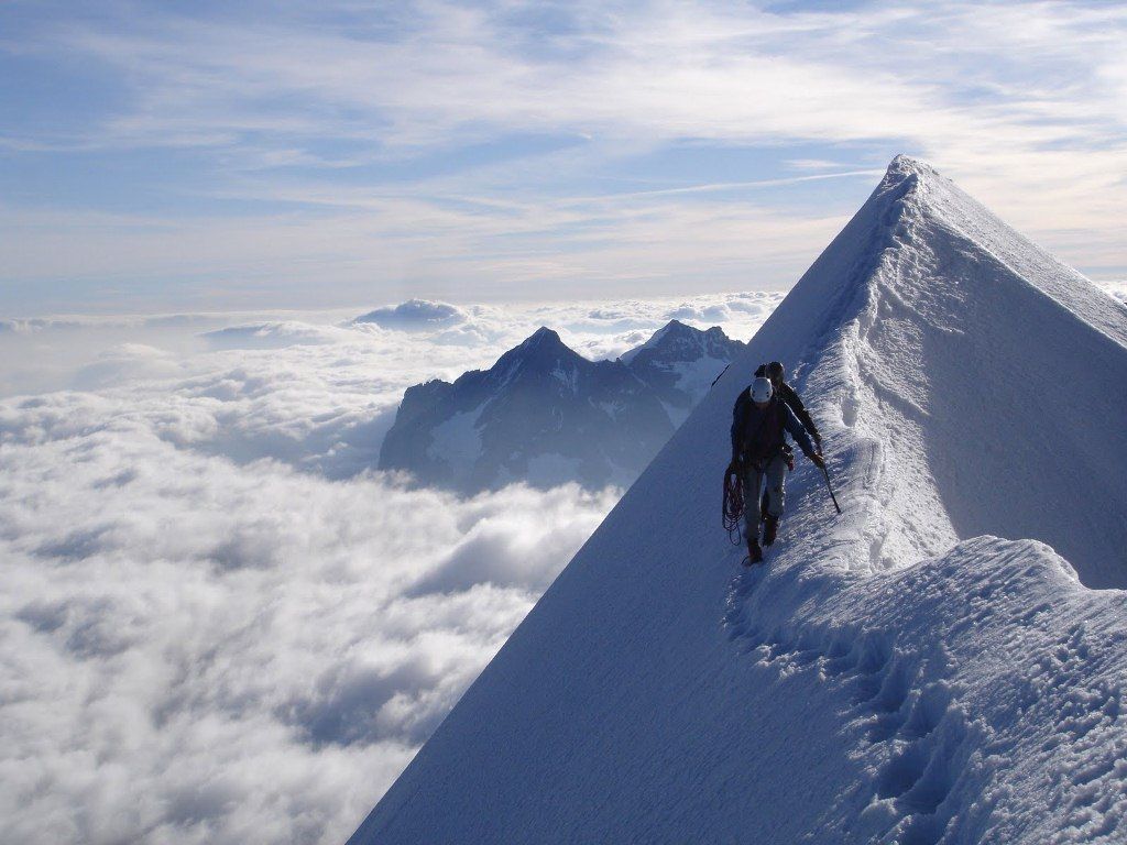 Для альпинистов снова открыли маршруты на Эверест