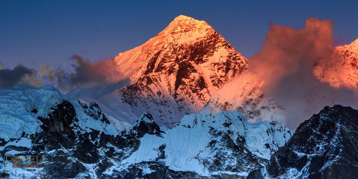 Власти Непала изменят маршрут восхождения на Эверест