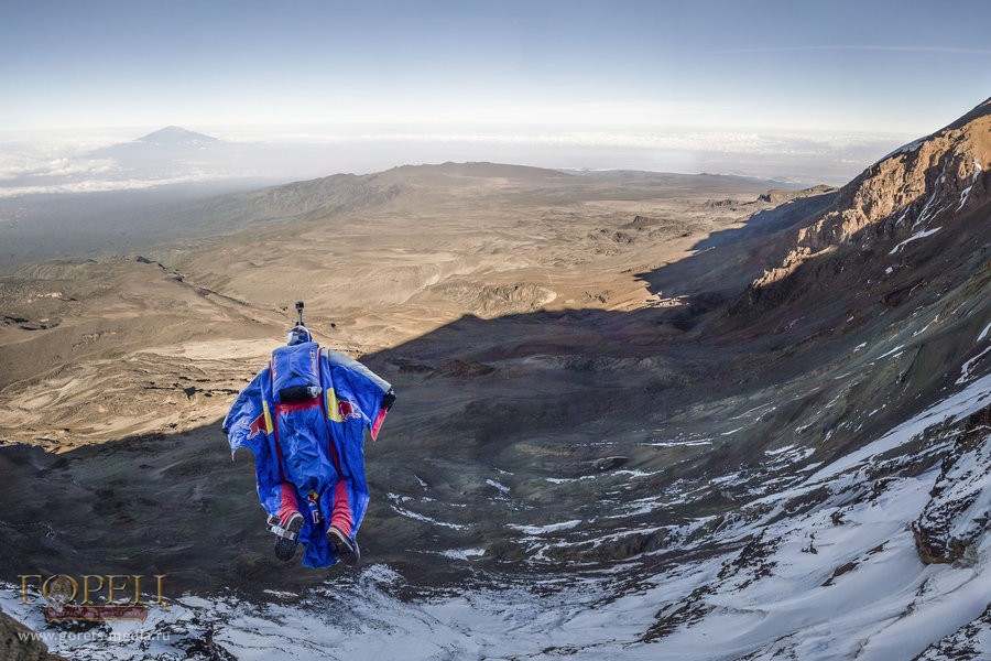 Нижегородец Валерий Розов совершил бейс-прыжок с Килиманджаро