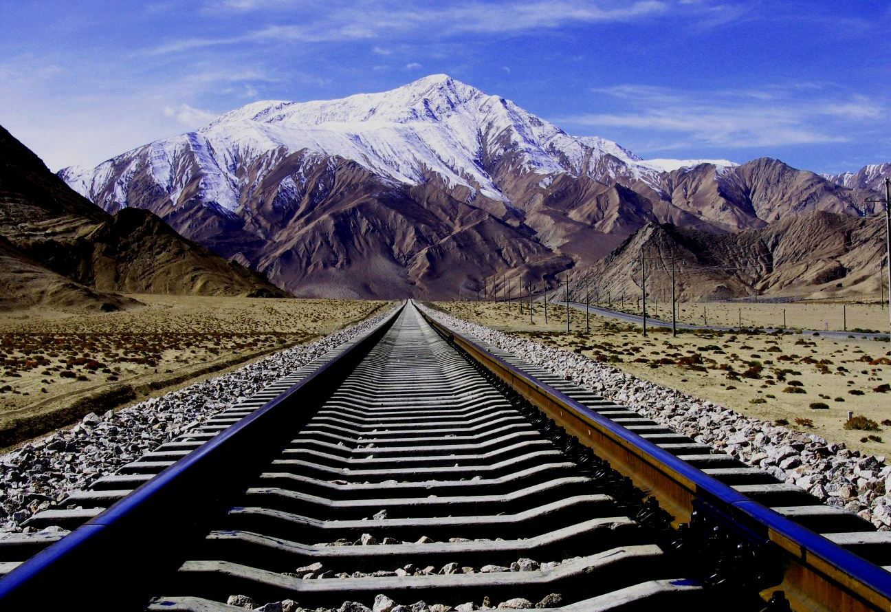 Цинхай-Тибетская железная дорога — самая высокогорная и самая длинная на нагорье железная дорога в мире