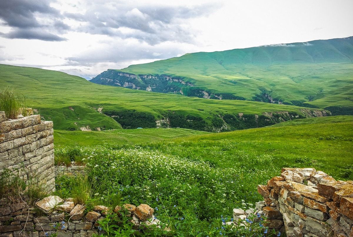В горах Чечни нашли захоронения времен Средневековья 