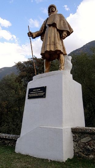 Скульптуры первых покорителей Эльбруса отреставрировали в КБР