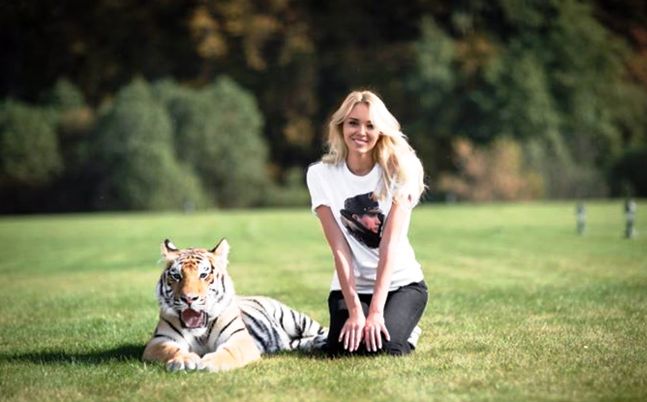 Мисс мира попросила Путина спасти амурского тигренка