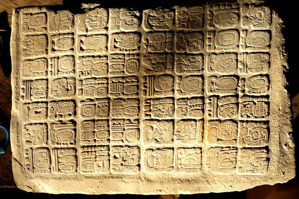 «Царская» скрижаль эпохи майя найдена в Гватемале 