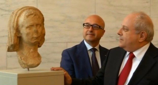 В Италию вернулась похищенная мраморная голова первого императора Рима 