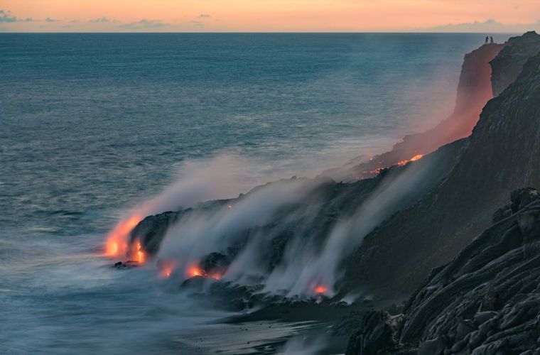 На Гаваях туристам предлагают пожить на активном вулкане