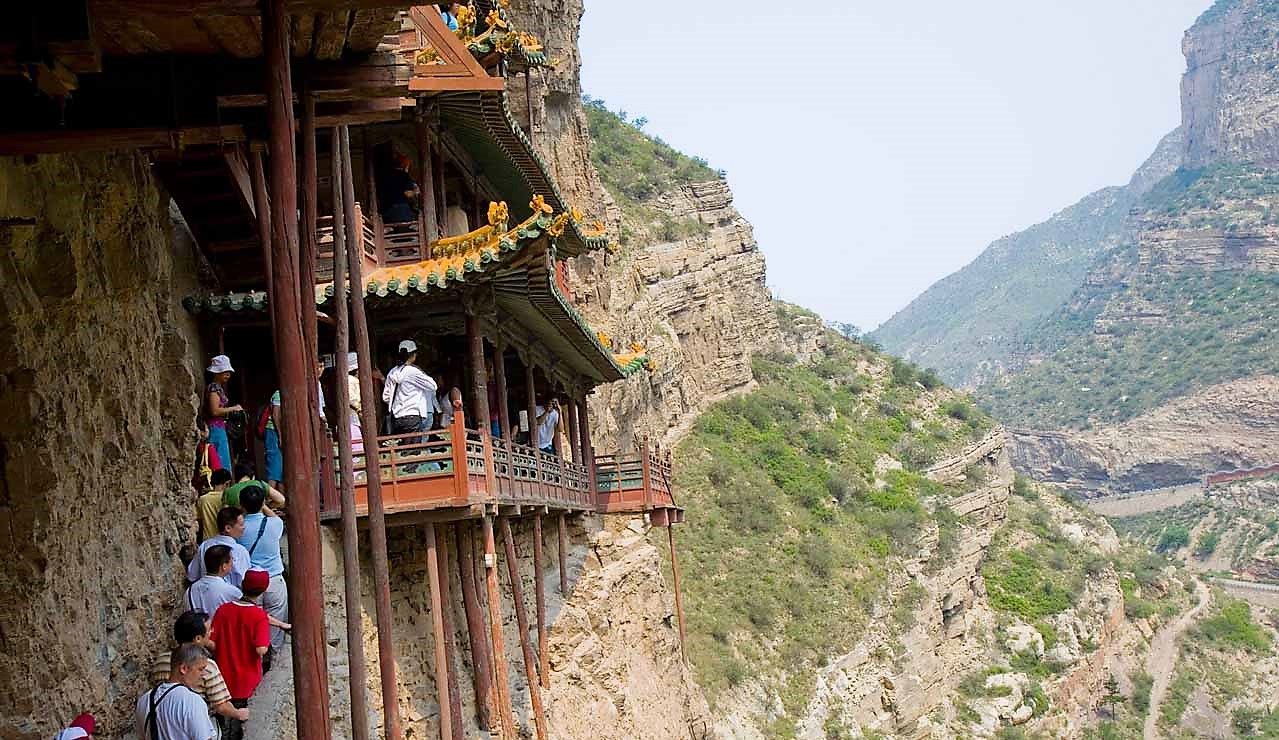 В Китае после реставрации открыли знаменитый Висячий монастырь 
