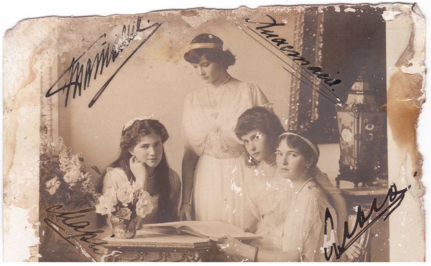В Ессентуках нашли неизвестные ранее снимки семьи Николая II. На фото - четыре цесаревны
