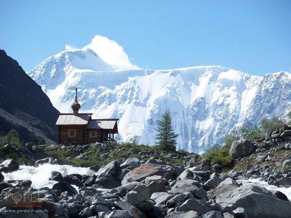 Гора Белуха отмечает юбилей международной альпиниадой