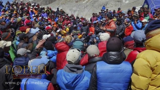 Непальские проводники-шерпы отказываются вести туристов на Эверест