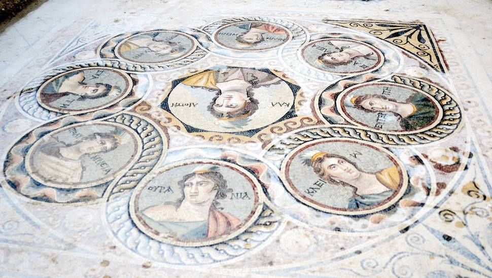 Уникальные древнегреческие мозаики обнаружили археологи в Турции
