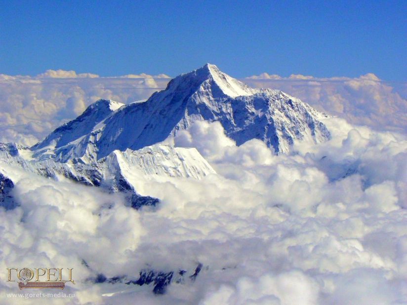 Шесть человек погибли в результате схода лавины на Эвересте