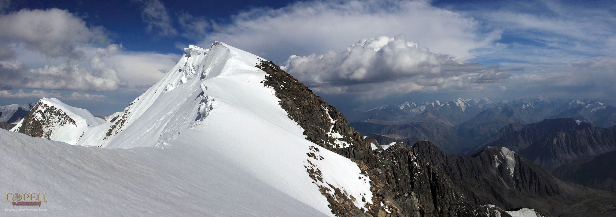 Маашей-Баши – высшая точка Северо-Чуйского хребта (4177 метров). С этой вершины берет начало ледник Маашей