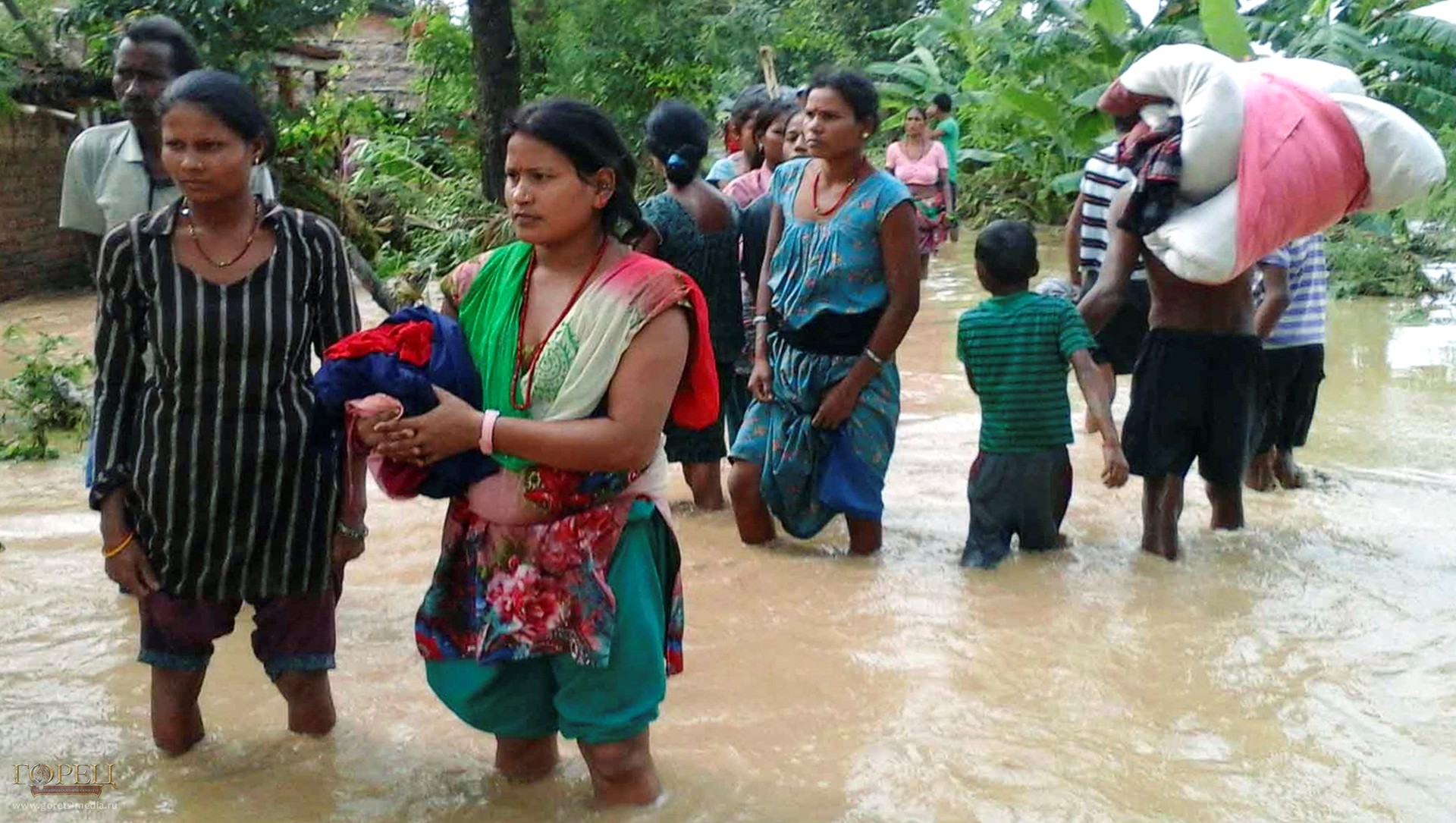 Вслед за землетрясениями на Непал обрушилось наводнение