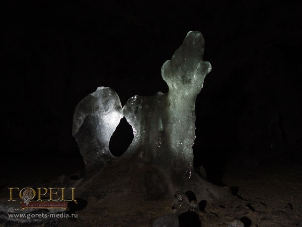 Главная достопримечательность Аскинской пещеры – 15-метровый ледяной столб, поднимающийся почти до потолка