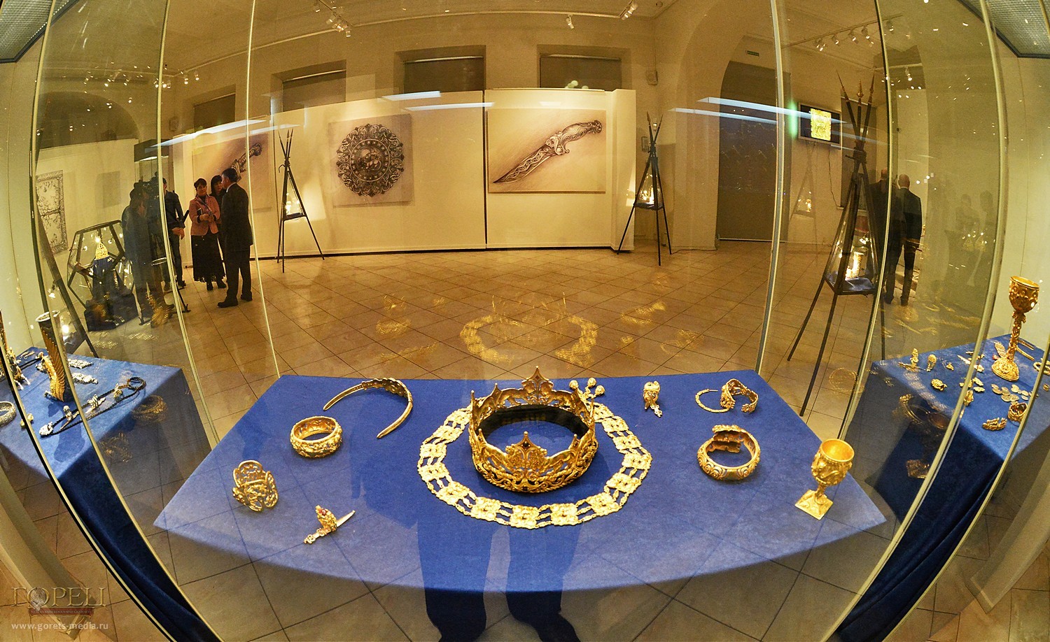 Экспонаты выставки «Ася Еутых. 5000 лет в искусстве», открытой в Краснодаре
