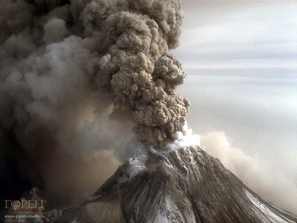 Камчатский вулкан Шивелуч выбросил пепел на высоту до 7 километров