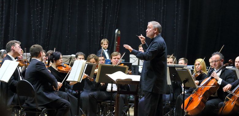 Гергиев и оркестр Мариинки выступят в девяти городах России