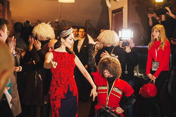 Сати Казанова станцевала лезгинку на премьере фильма 