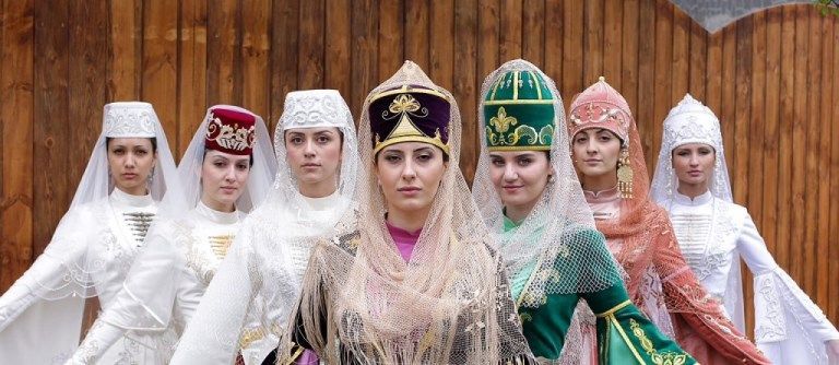 Изольда Гогичаева стала лауреатом Евразийского конкурса высокой моды национального костюма