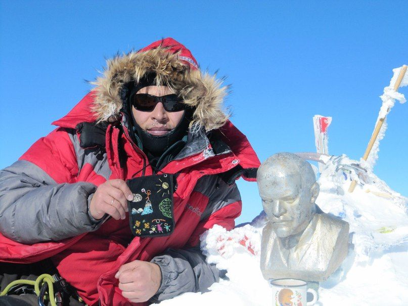Новосибирский альпинист поднялся на пик Ленина