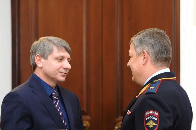 В Москве вручили награды инспектору и очевидцу за спасение женщины из реки