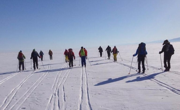 На Байкале стартовала экспедиция французских незрячих лыжников