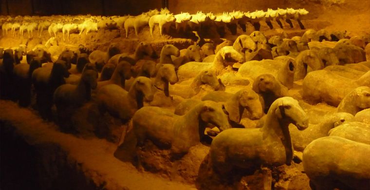 «Армия» керамических животных, найденная в гробнице императора Цзин-ди   