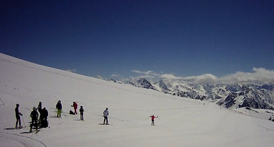На Эльбрусе продолжается горнолыжный сезон