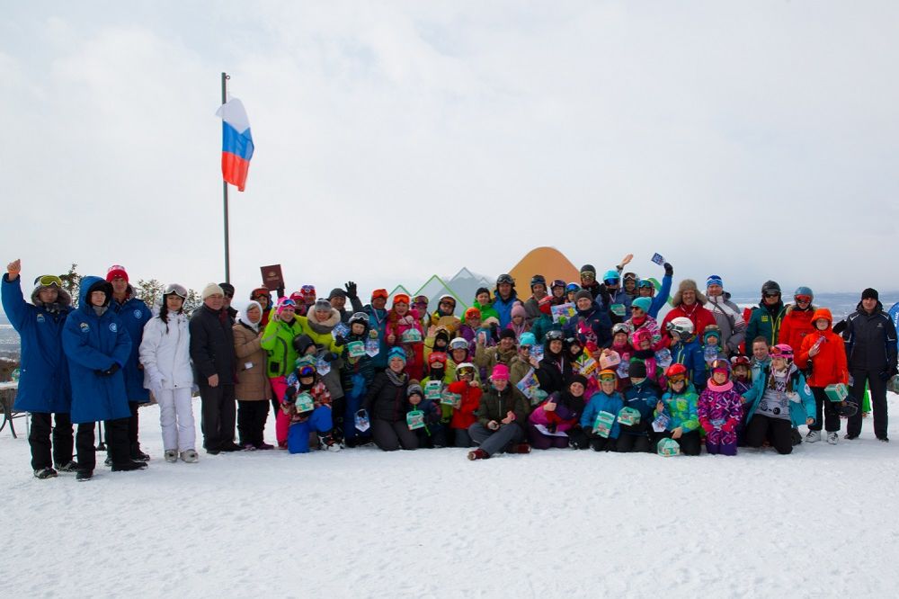 «Семейной альпиниадой» отметили 8 марта на Сахалине