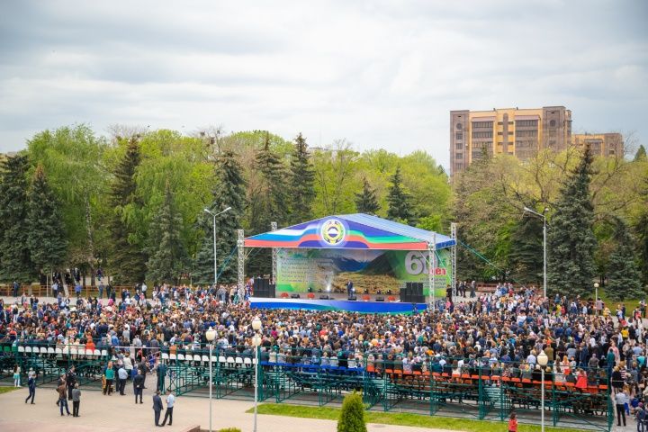День возрождения карачаевского народа отметили в КЧР