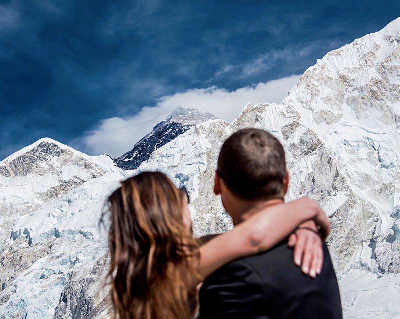 Пара из Калифорнии поженилась на высоте в 5000 метров в Гималаях
