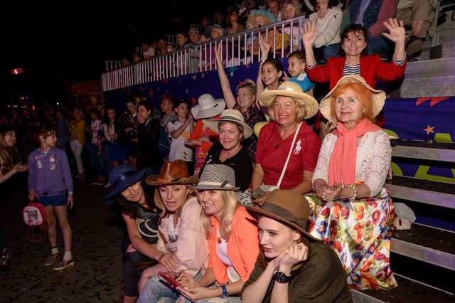 В Сочи карнавалом открыли летний курортный сезон