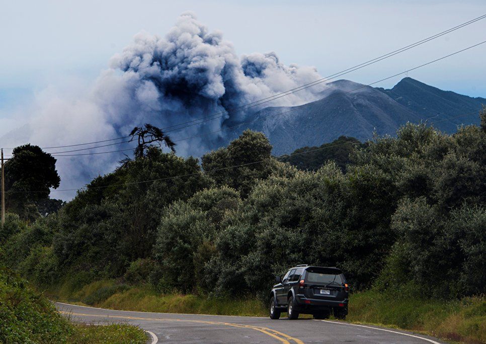 Извержение вулкана парализовало работу аэропорта в Коста-Рике